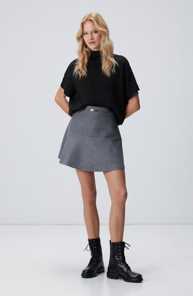  Network Kadın Siyah Dik Yaka Kısa Kollu Nervür Detaylı Kazak