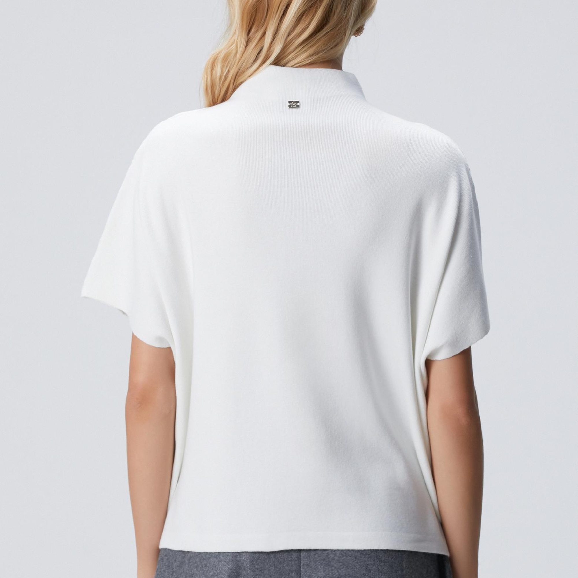 Network Kadın Kırık Beyaz Dik Yaka Kısa Kollu Nervür Detaylı Kazak