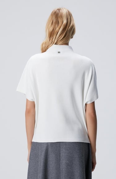  Network Kadın Kırık Beyaz Dik Yaka Kısa Kollu Nervür Detaylı Kazak