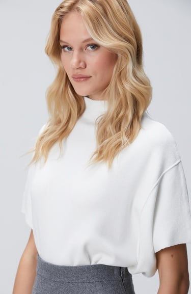  Network Kadın Kırık Beyaz Dik Yaka Kısa Kollu Nervür Detaylı Kazak
