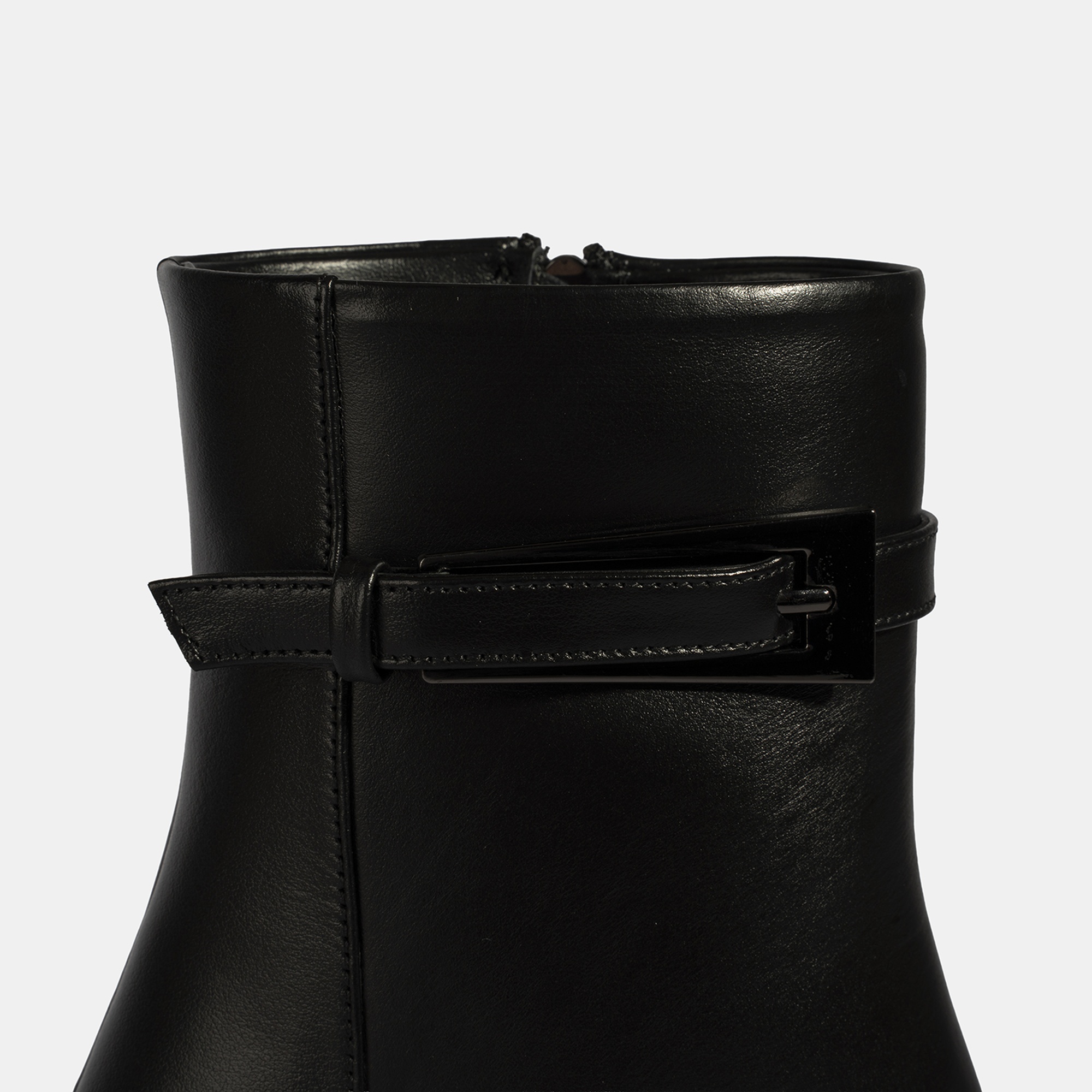 Kadın Siyah Metal Tokalı İnce Topuklu Deri Bot