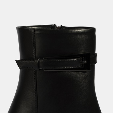  Kadın Siyah Metal Tokalı İnce Topuklu Deri Bot