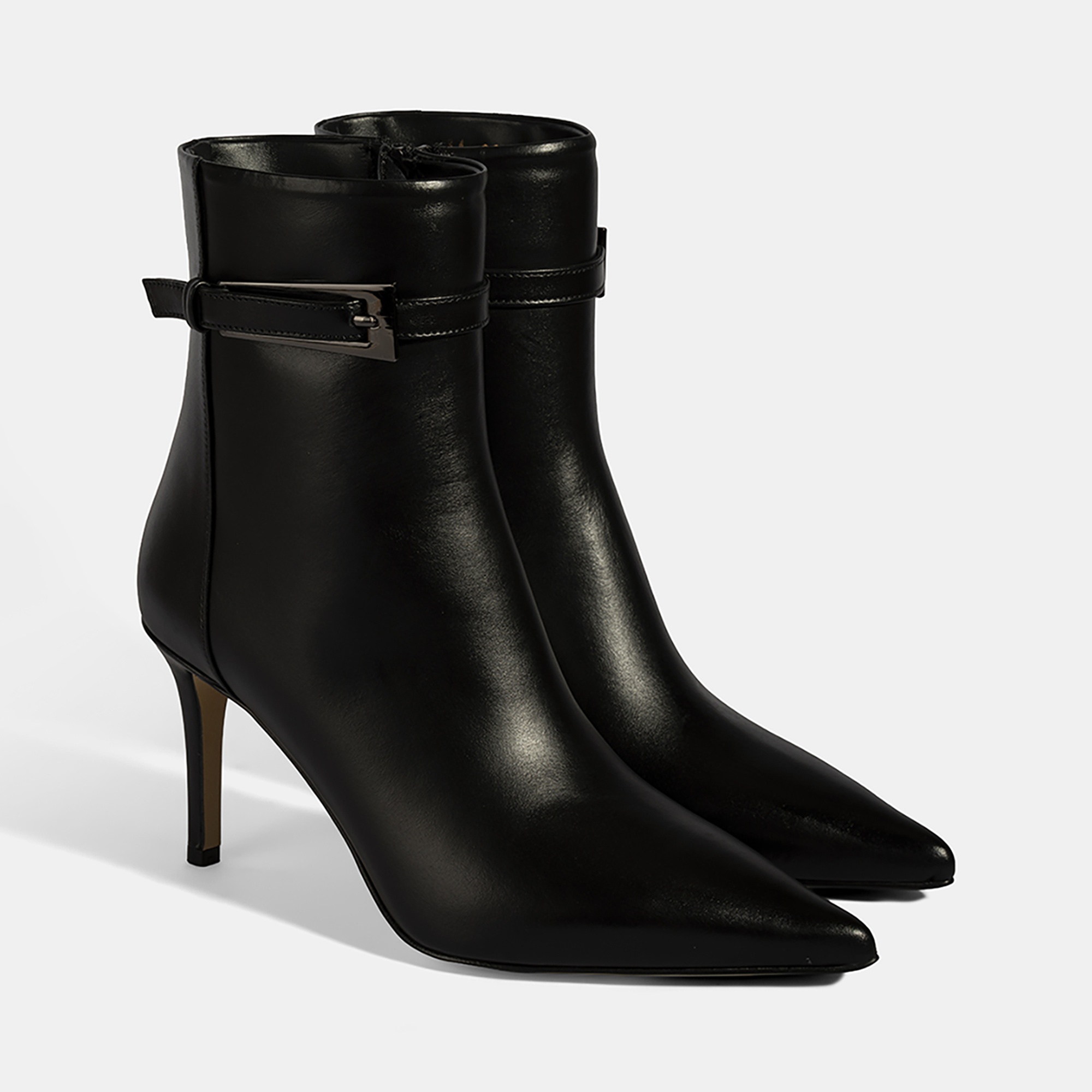 Kadın Siyah Metal Tokalı İnce Topuklu Deri Bot