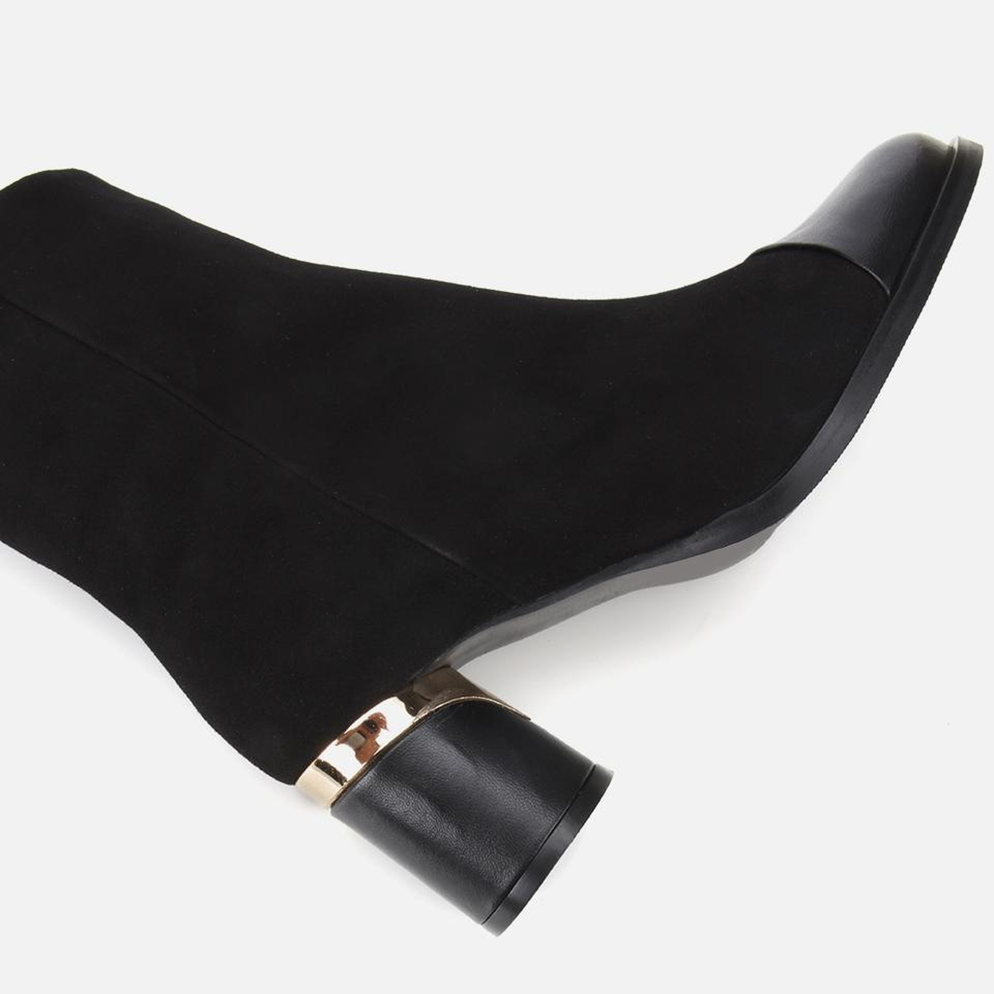 Kadın Süet Deri Siyah Gold Detaylı Bilekte Topuklu Bot