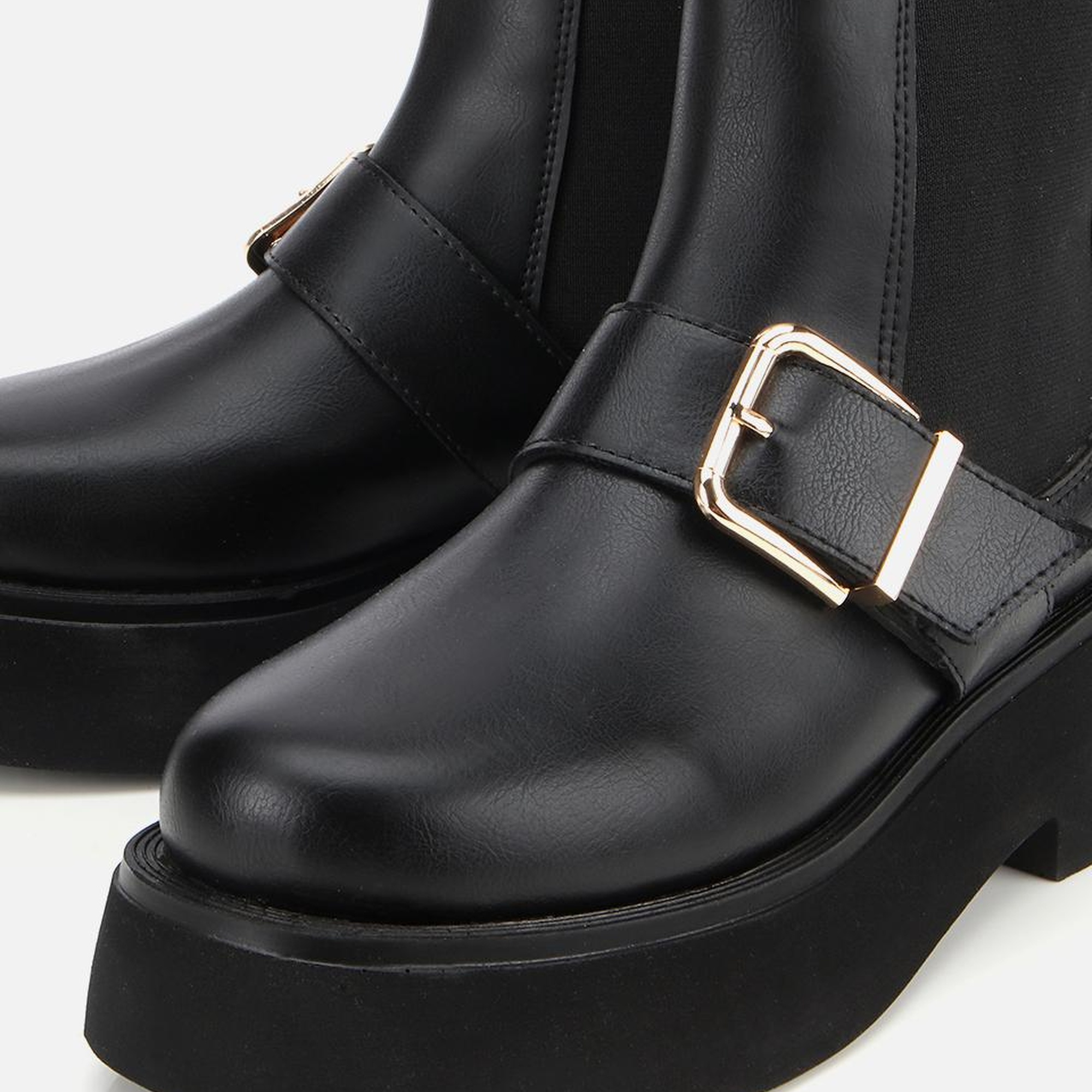 Kadın Siyah Lastik Detaylı Tokalı Kalın Tabanlı Düz Bot