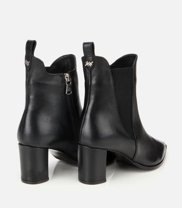  Kadın Deri Siyah Sivri Burunlu Streç Detaylı Bilekte Topuklu Bot