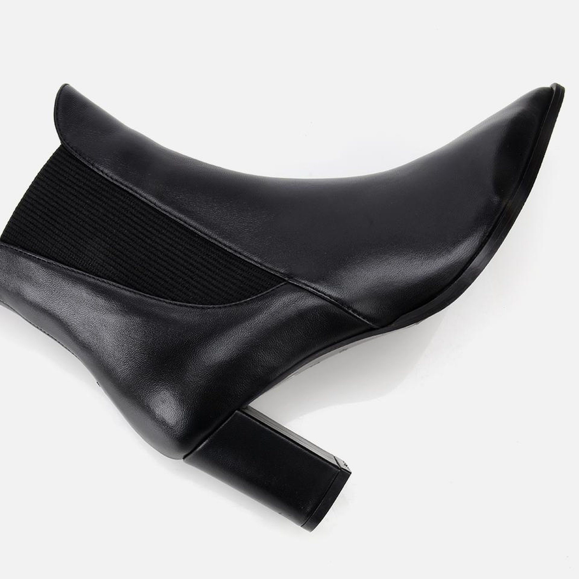 Kadın Deri Siyah Sivri Burunlu Streç Detaylı Bilekte Topuklu Bot