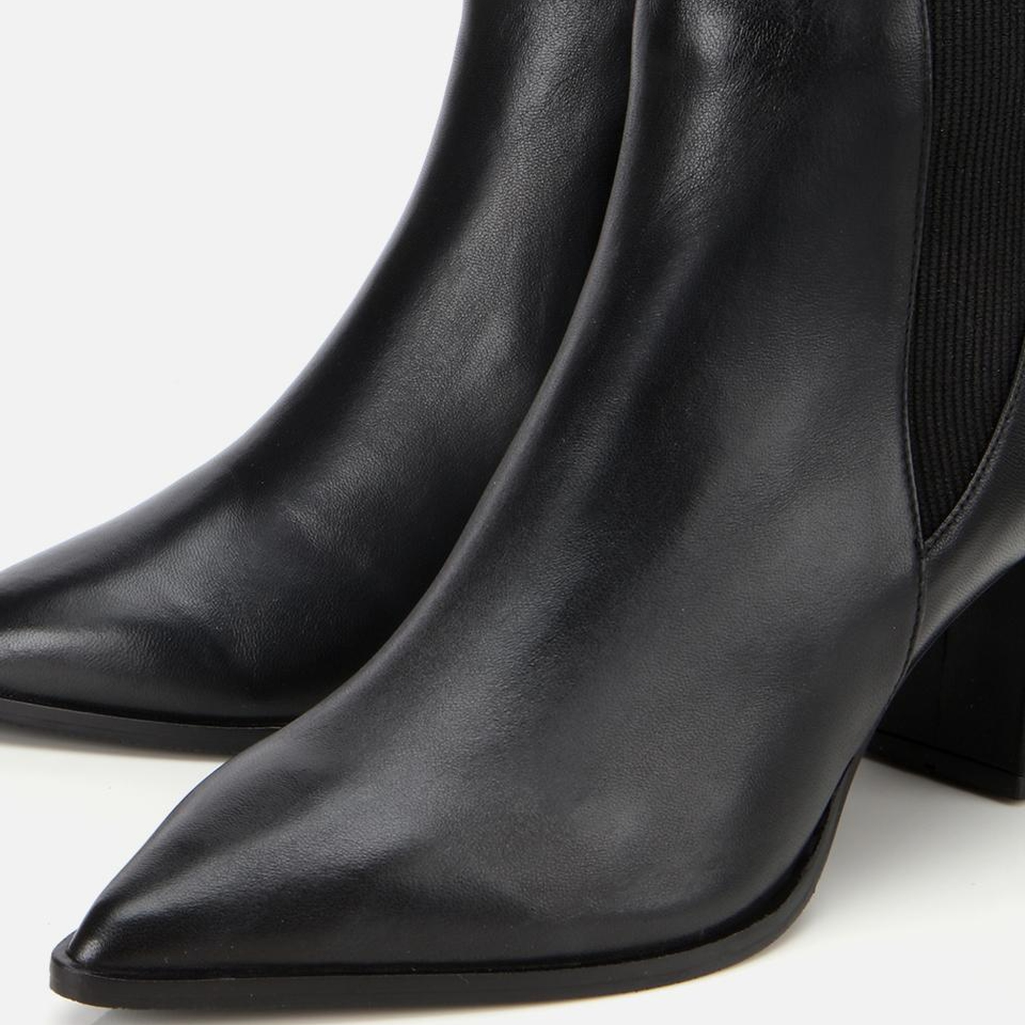 Kadın Deri Siyah Sivri Burunlu Streç Detaylı Bilekte Topuklu Bot