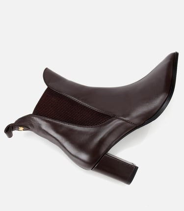  Kadın Deri Kahverengi Sivri Burunlu Streç Detaylı Bilekte Topuklu Bot