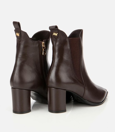  Kadın Deri Kahverengi Sivri Burunlu Streç Detaylı Bilekte Topuklu Bot