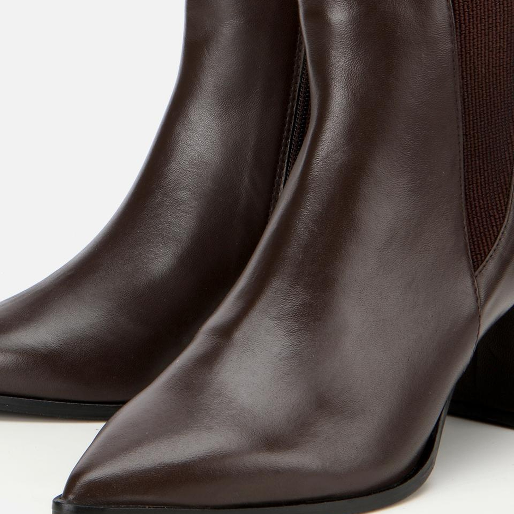 Kadın Deri Kahverengi Sivri Burunlu Streç Detaylı Bilekte Topuklu Bot