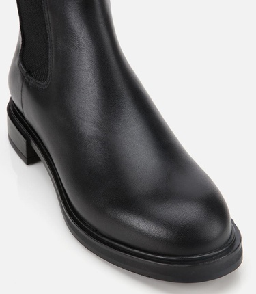  Kadın Deri Siyah Lastik Detaylı Düz Bot
