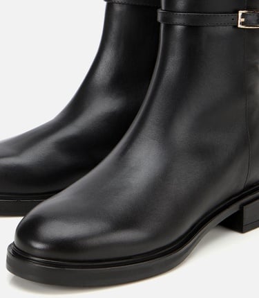  Kadın Deri Siyah Tokalı Düz Bot