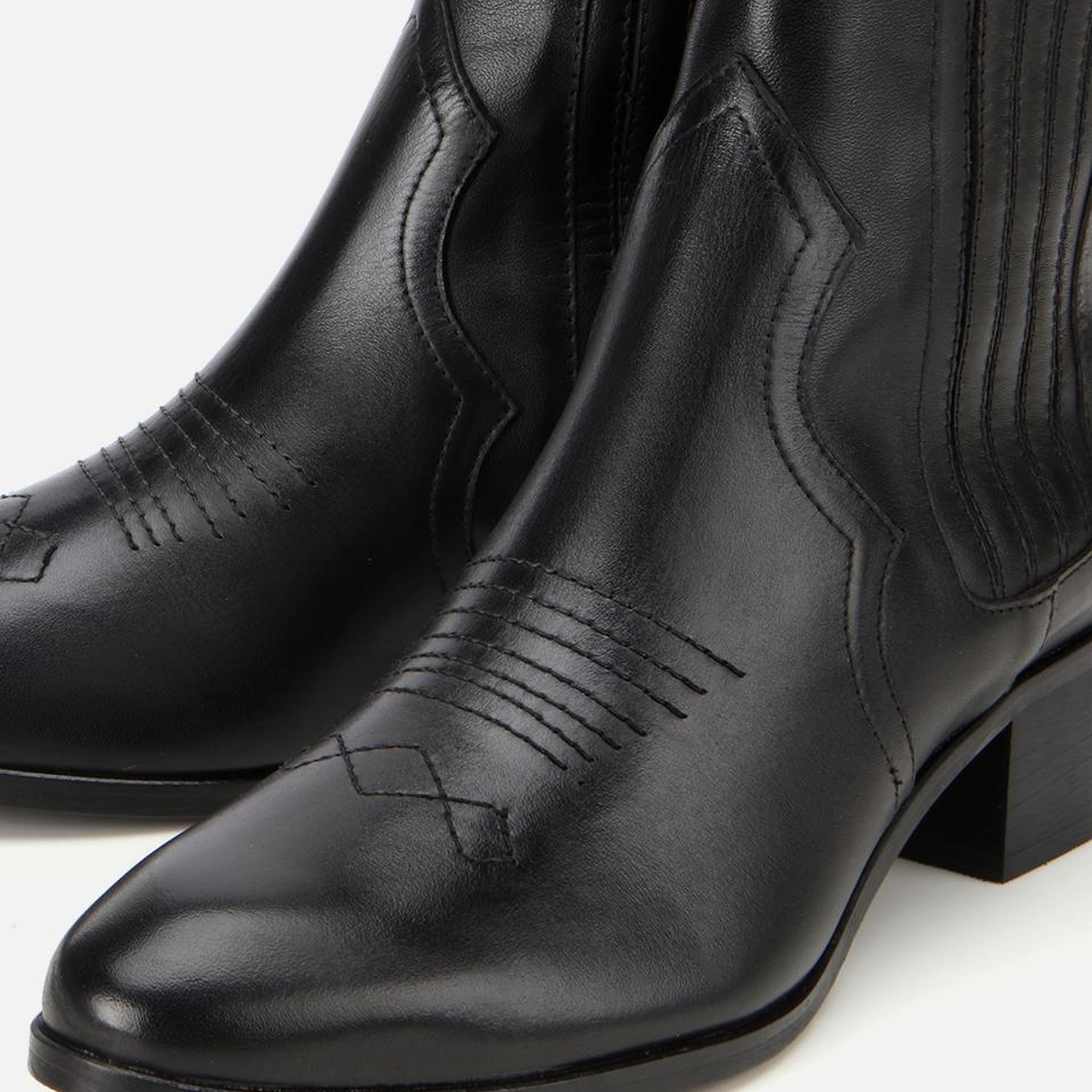 Kadın Deri Siyah İşlemeli Western Düz Bot