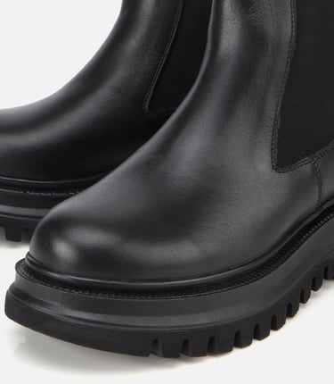  Kadın Deri Siyah Lastik Detaylı Kalın Tabanlı Düz Bot