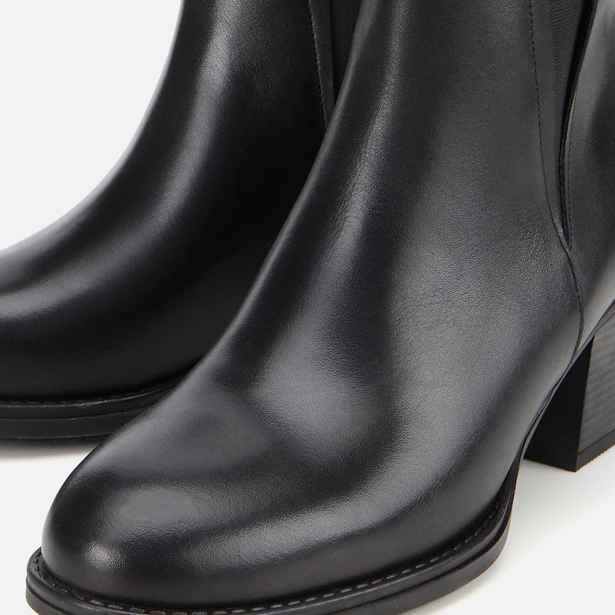 Kadın Deri Siyah Lastik Detaylı Bilekte Topuklu Bot