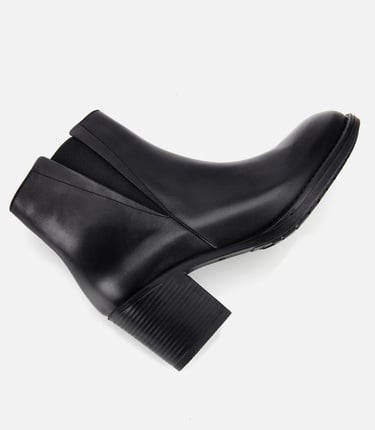  Kadın Deri Siyah Lastik Detaylı Bilekte Topuklu Bot