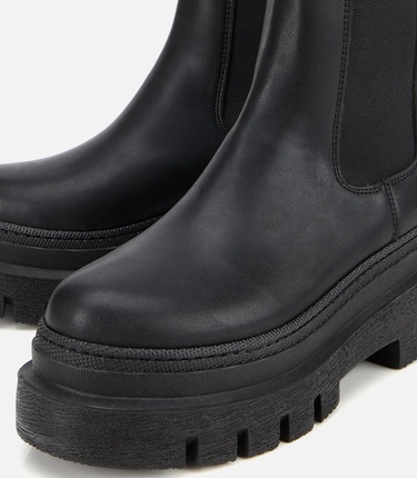  Kadın Siyah Lastik Detaylı Kalın Tabanlı Düz Bot