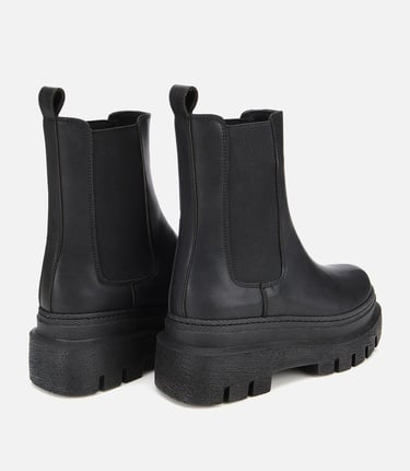  Kadın Siyah Lastik Detaylı Kalın Tabanlı Düz Bot