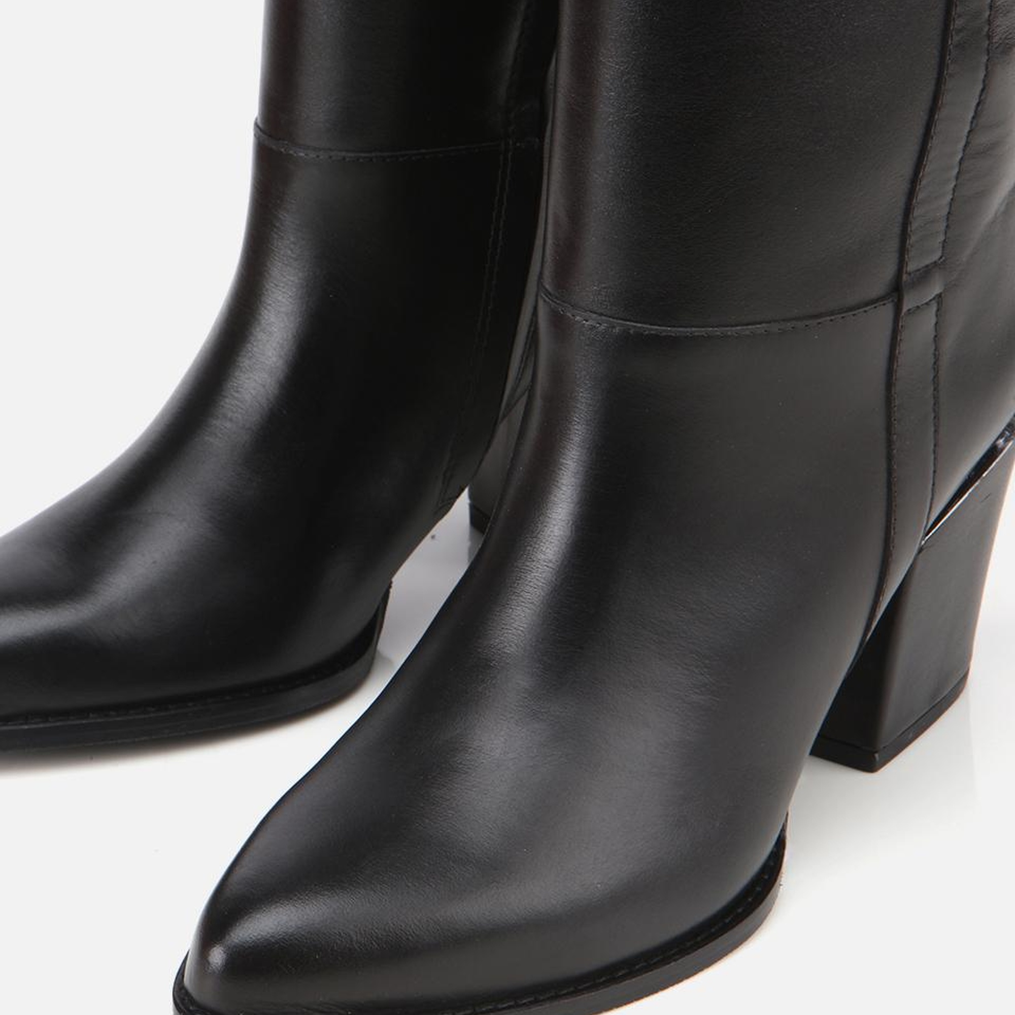 Kadın Deri Siyah Metal Detaylı Topuklu Çizme