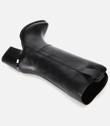  Kadın Deri Siyah Metal Detaylı Topuklu Çizme