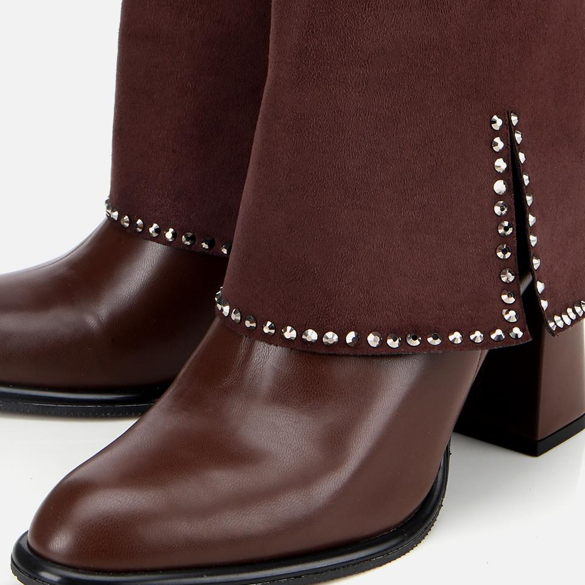 Kadın Kahverengi Pantolon Görünümlü Zımbalı Kalın Topuklu Bot