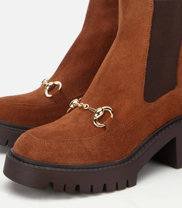  Kadın Süet Deri Taba Tokalı Lastik Detaylı  Kalın Tabanlı Topuklu Bot