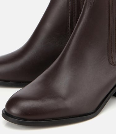  Kadın Deri Kahverengi Lastik Detaylı Bilekte Düz Bot