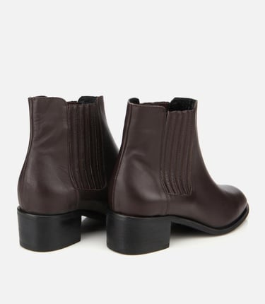  Kadın Deri Kahverengi Lastik Detaylı Bilekte Düz Bot