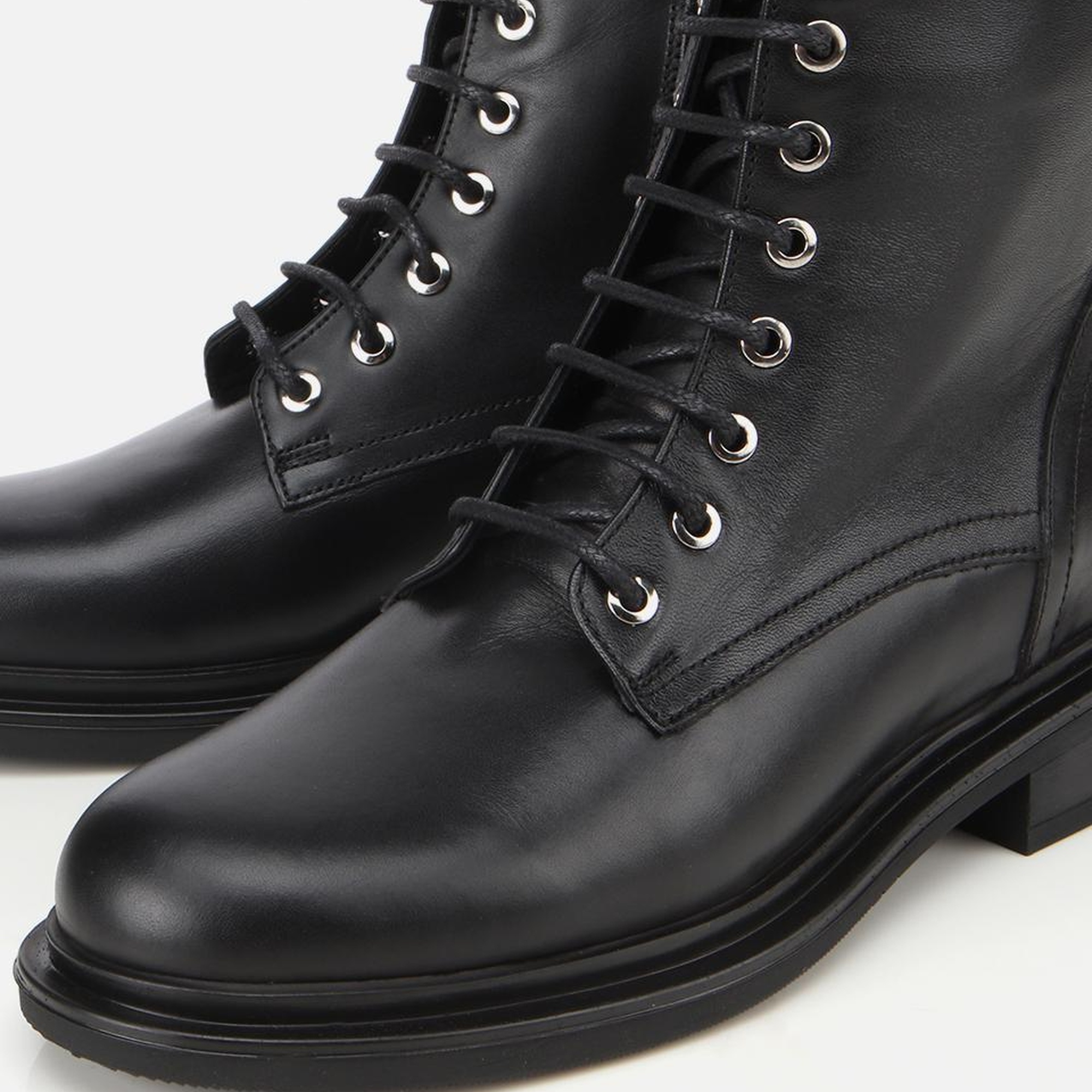 Kadın Deri Siyah Fermuarlı Postal Düz Bot