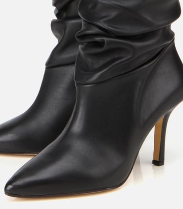  Kadın Deri Siyah Büzgülü Sivri Burunlu İnce Topuklu Bot