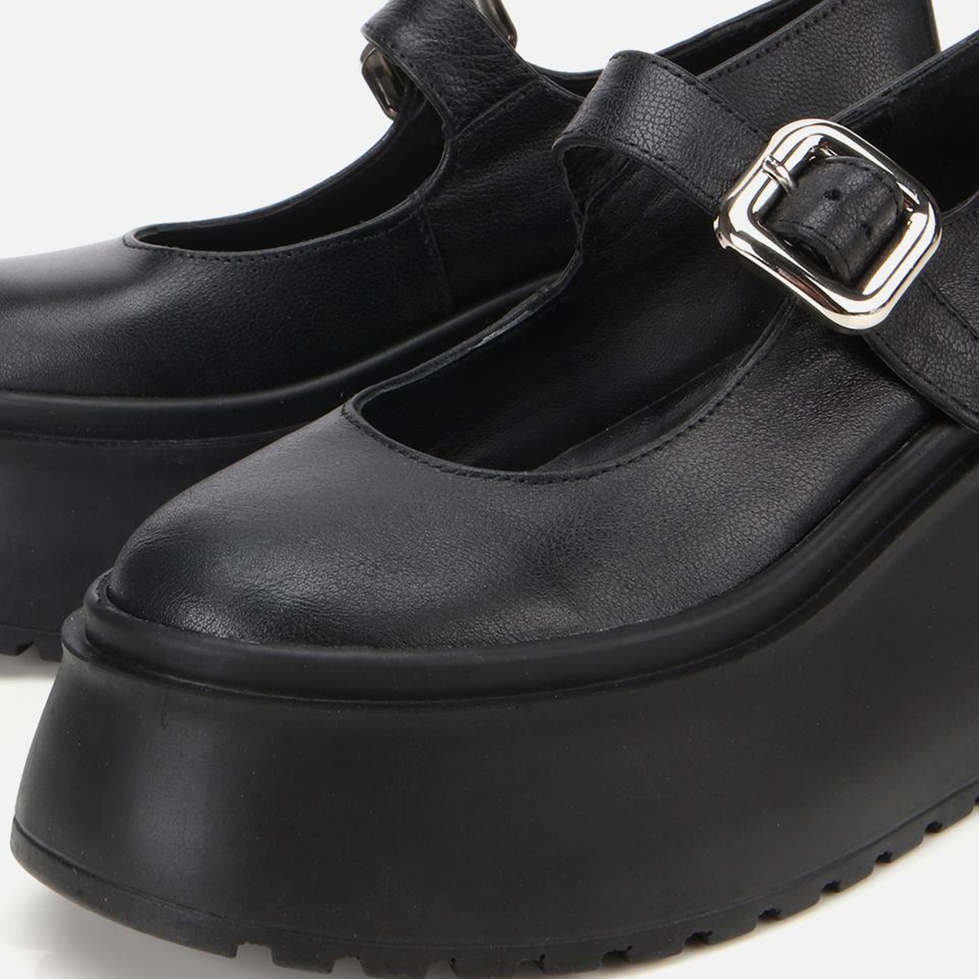 Kadın Deri Siyah Dolgu Topuklu Tokalı Babet