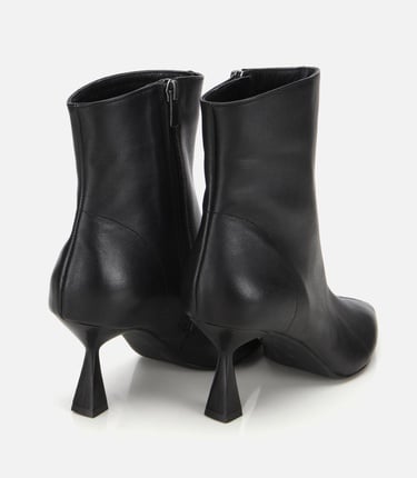  Kadın Deri Siyah Sivri Burunlu Bilekte Topuklu Bot