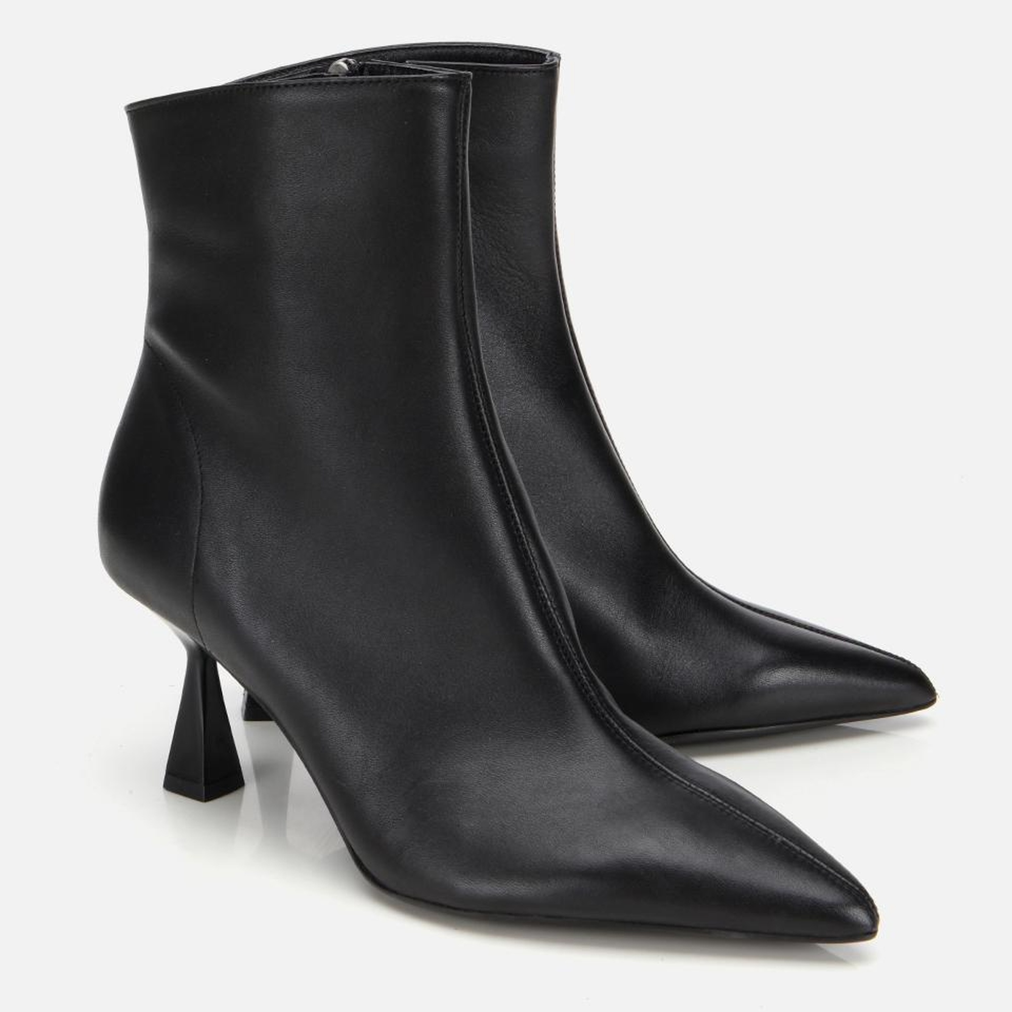 Kadın Deri Siyah Sivri Burunlu Bilekte Topuklu Bot