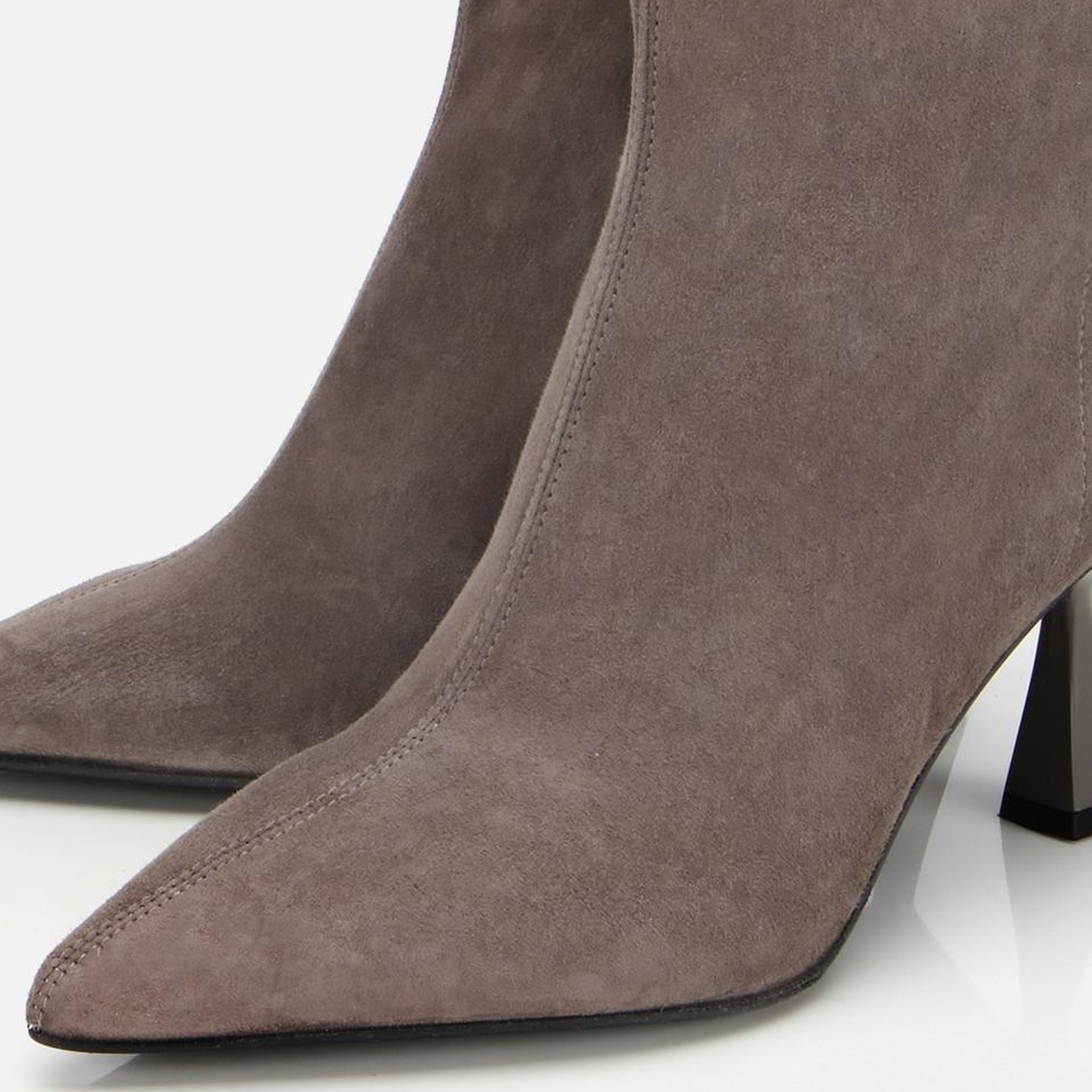 Kadın Süet Deri Vizon Dikiş Detaylı Sivri  Kısa Topuklu Bot