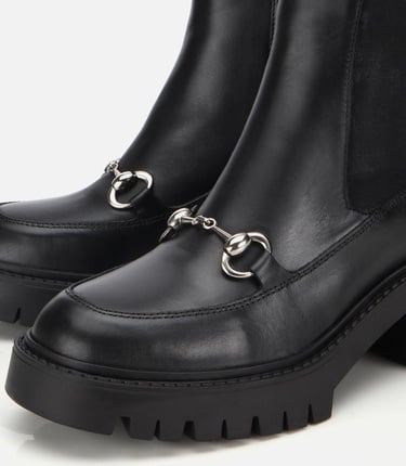  Kadın Deri Siyah Tokalı Lastik Detaylı Kalın Tabanlı Topuklu Bot