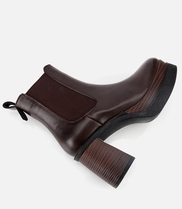  Kadın Kahverengi Lastik Detaylı Kalın Topuklu Bot