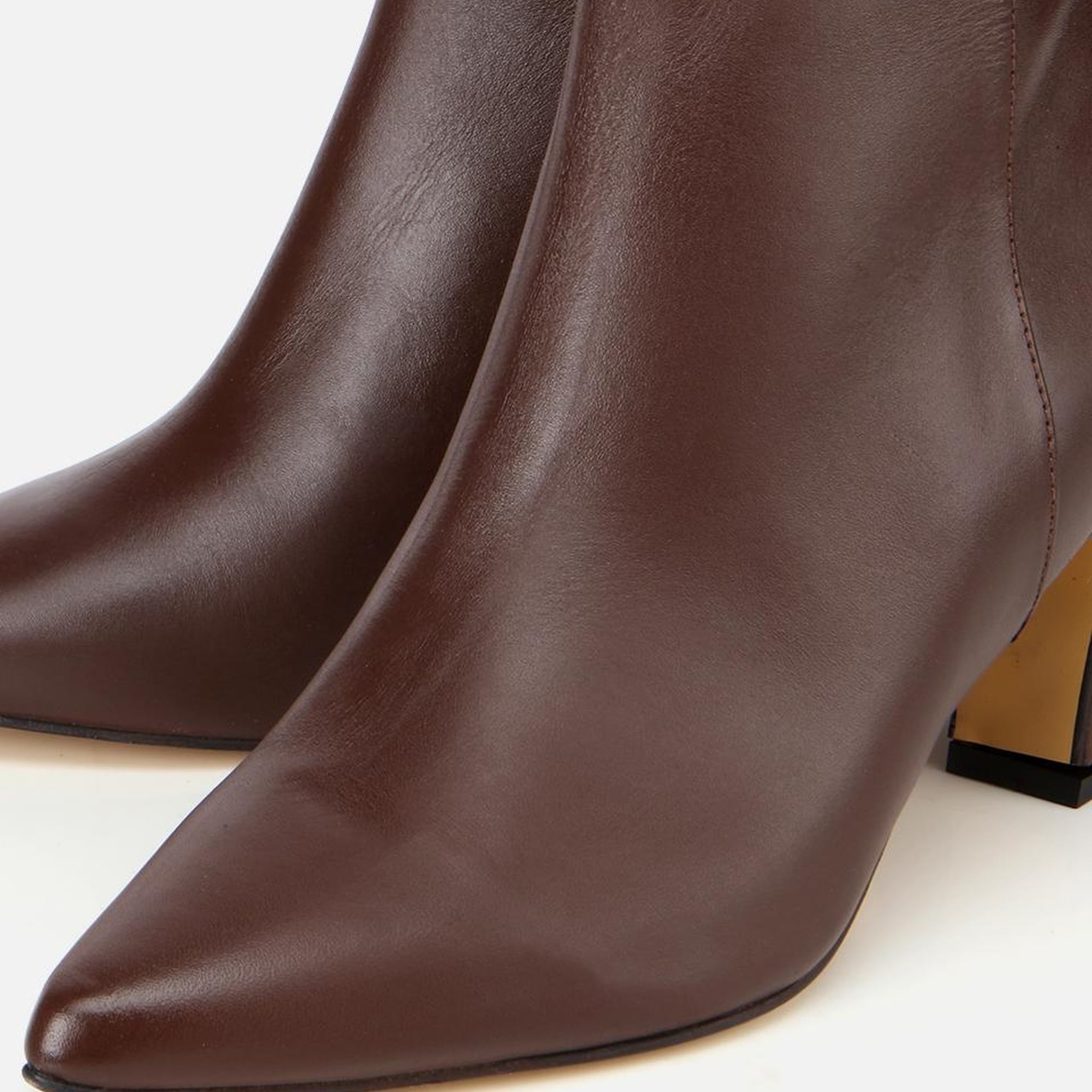 Kadın Deri Kahverengi Sivri Burunlu Bilekte Topuklu Bot