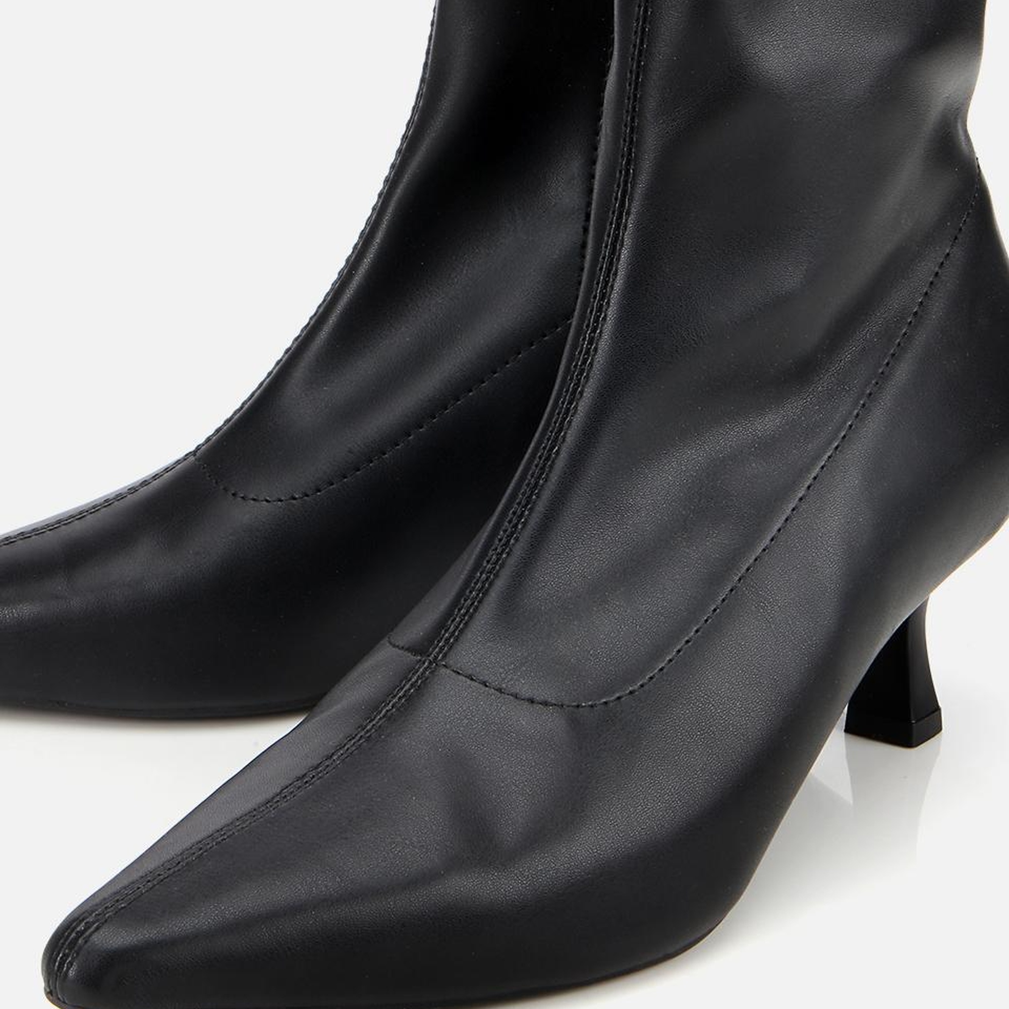 Kadın Siyah Streç Fermuarlı Bilekte Kısa Topuklu Bot