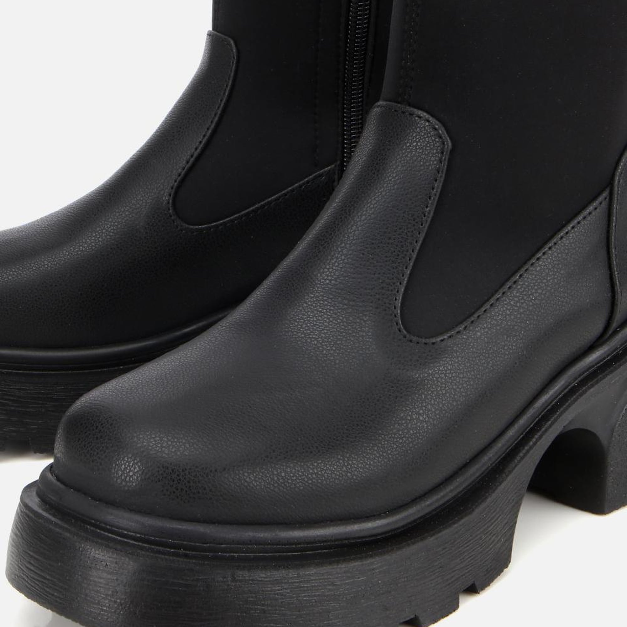 Kadın Siyah Streç Kalın Tabanlı Bilekte Düz Bot