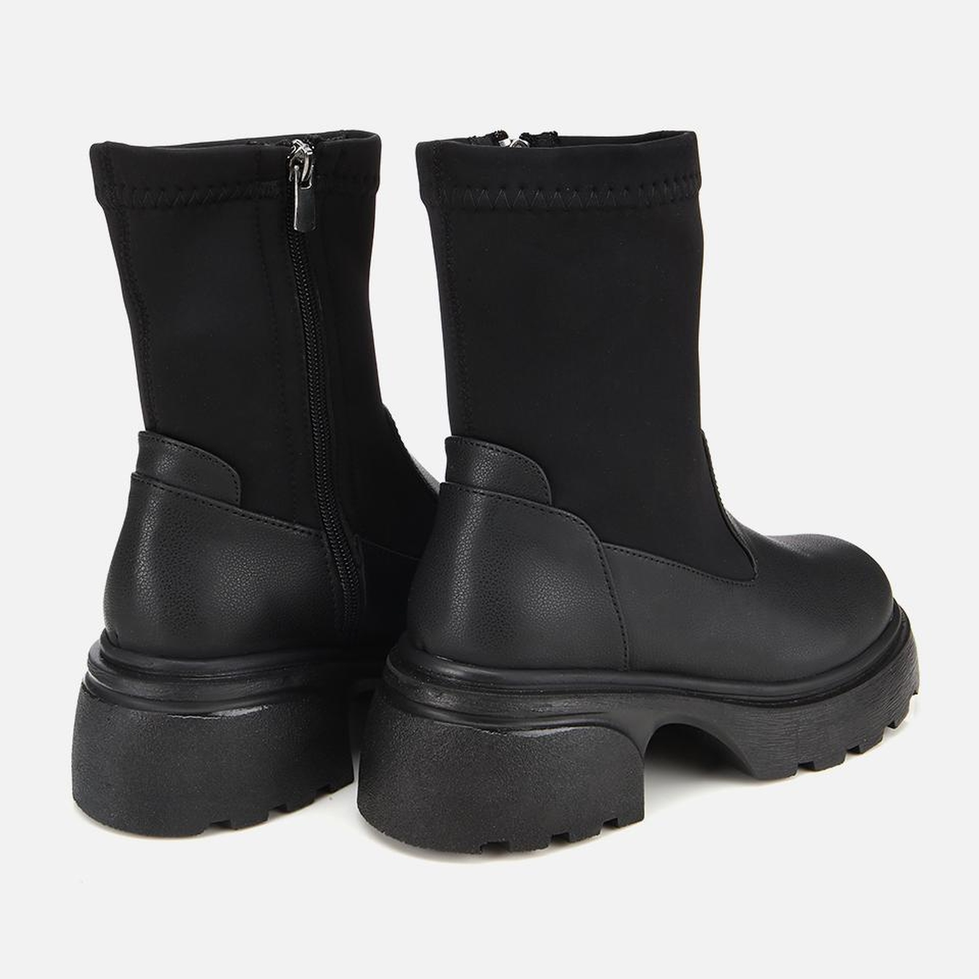 Kadın Siyah Streç Kalın Tabanlı Bilekte Düz Bot