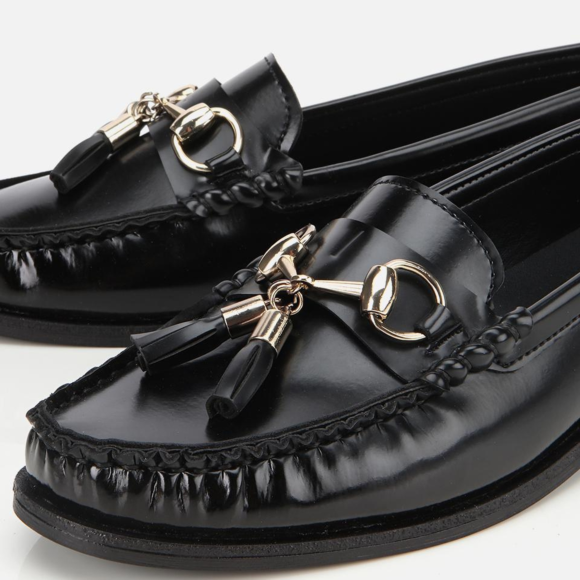 Kadın Rugan Siyah Püsküllü Klasik Loafer