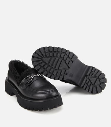  Kadın Siyah Kürklü Tokalı Kalın Tabanlı Günlük Loafer