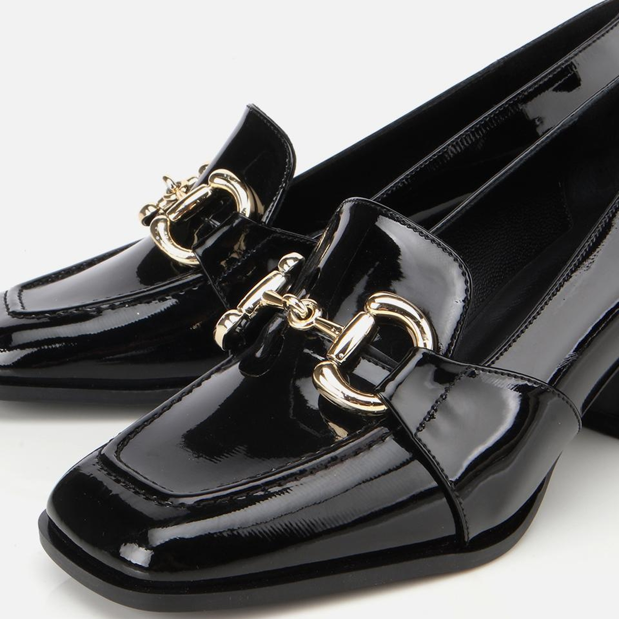 Kadın  Rugan Siyah Tokalı Kare Uçlu Topuklu Klasik Loafer