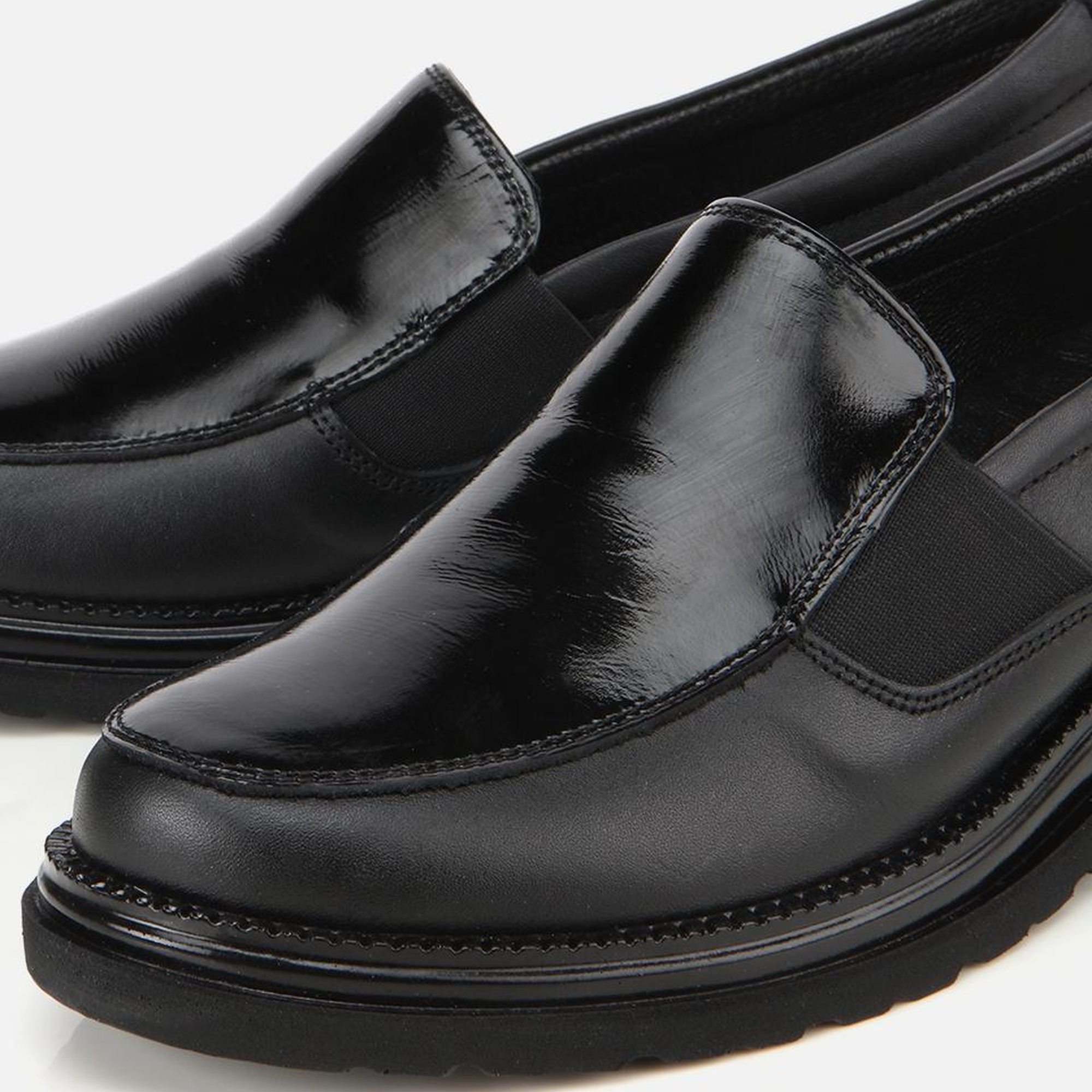 Kadın Deri Siyah Lastik Detaylı Dolgu Topuklu Günlük Loafer