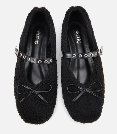  Kadın Siyah Peluş Kürklü Zımbalı Babet