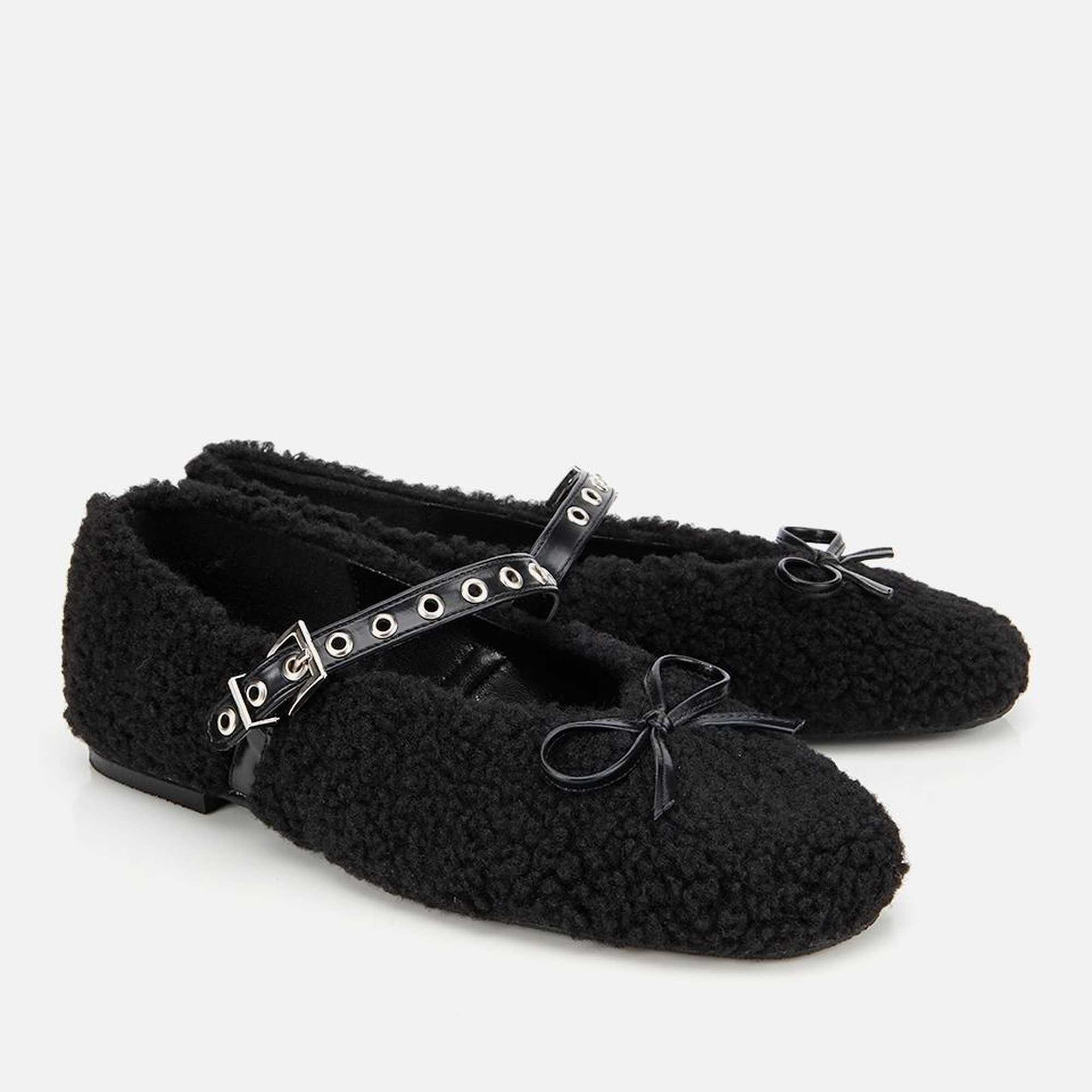 Kadın Siyah Peluş Kürklü Zımbalı Babet