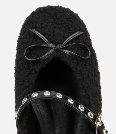  Kadın Siyah Peluş Kürklü Zımbalı Babet
