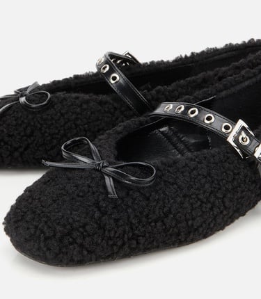  Kadın Siyah Peluş Kürklü Zımbalı Babet