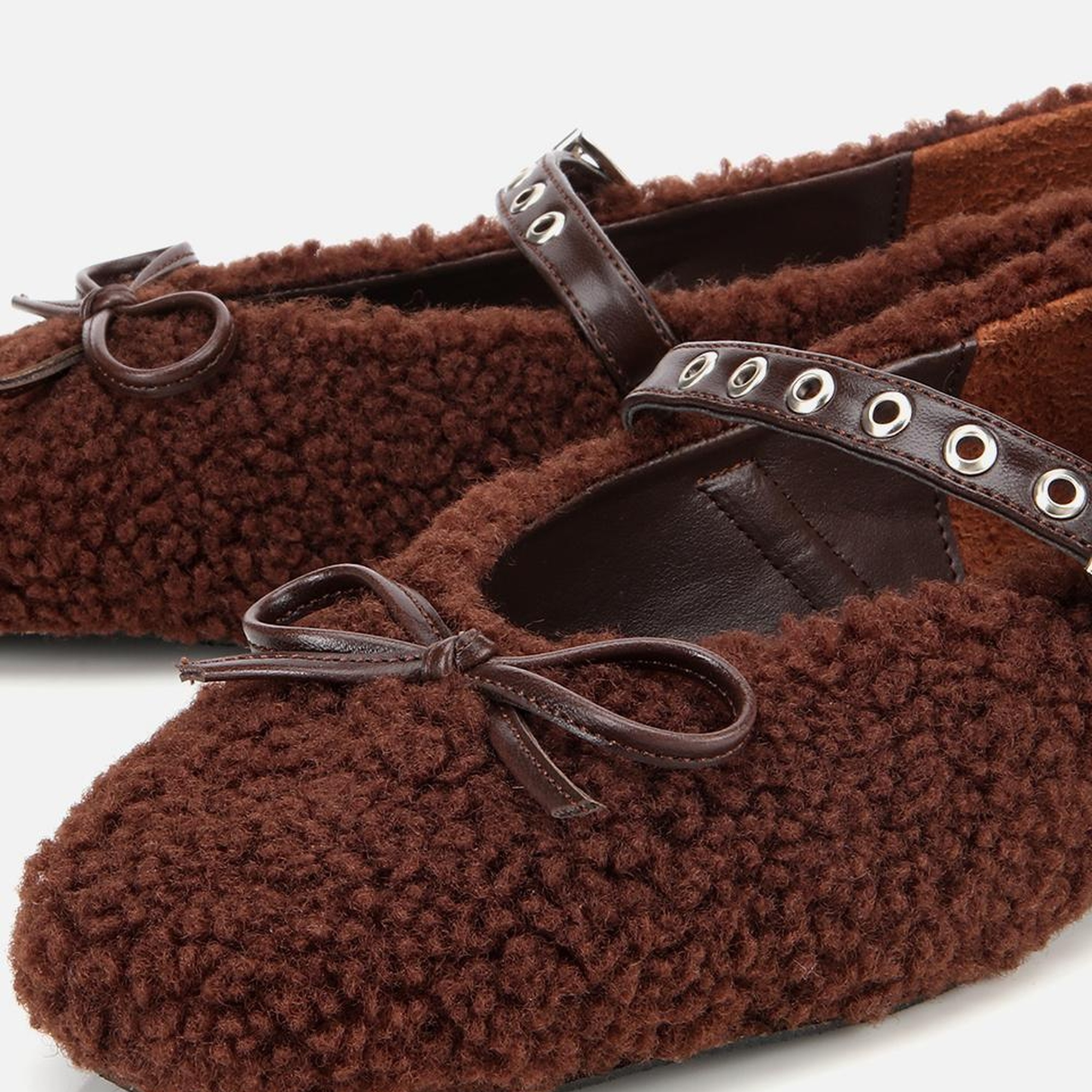 Kadın Kahverengi Peluş Kürklü Zımbalı Babet